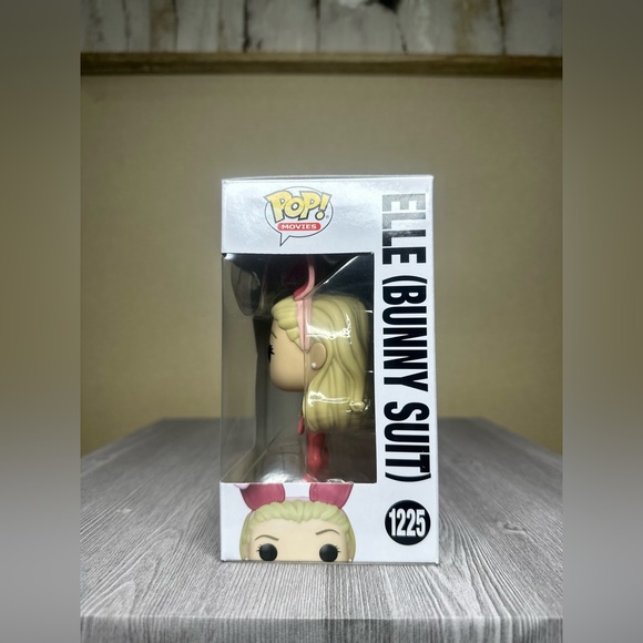 Funko Pop! Vinyl: Legally Blonde - Elle Woods Bunny Costume #1225 - Picture 3 of 8